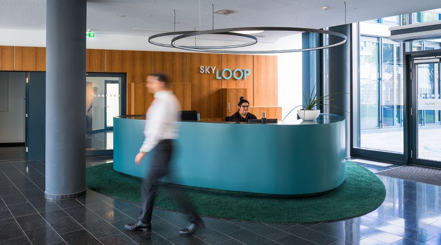 Empfangsbereich im Foyer des SkyLoop Stuttgart